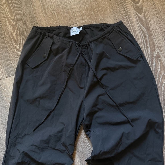 🖤 Princess Polly Black Parachute Pants Size 6 Adjustable Hem Utility in BLACK - Picture 9 of 15